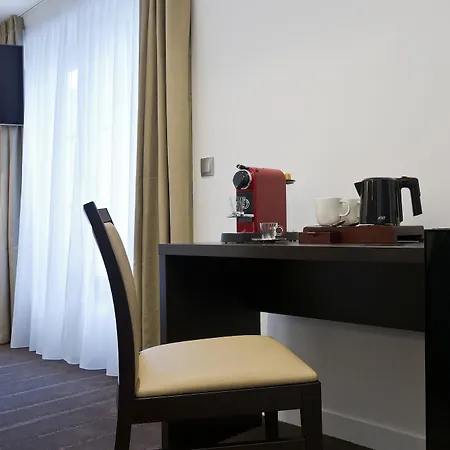 Simon's Boutique Hotell 3*